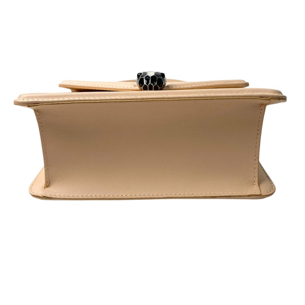 Używana torebka na ramię BVLGARI Różowa skóra Kobiety