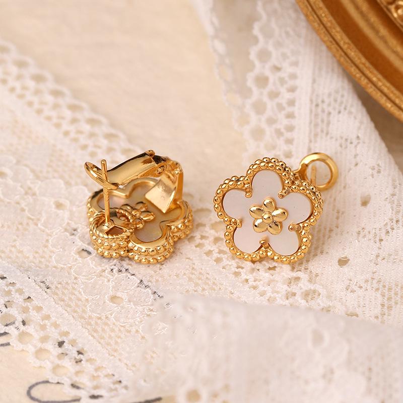 

Shell Sterling Silver Floral Stud Earrings - Women s Light Luxury, European & American Style, Trending Korean Gold Niche.
