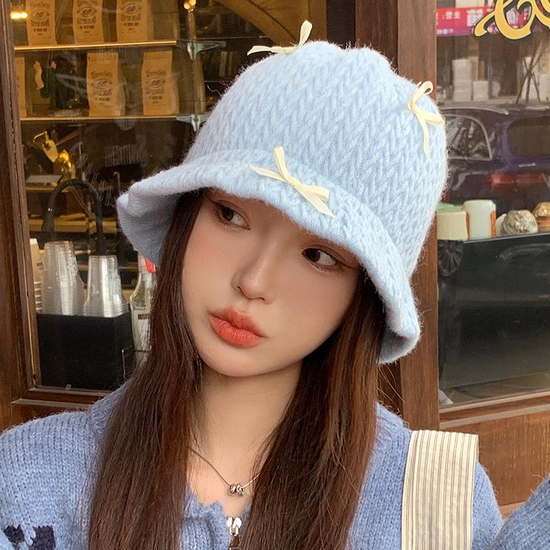 

Стильная осенне-зимняя вязаная шляпа-ведро с широкими полями для женщин - Защищающая от холода и выгодно подчеркивающая лицо небесно-голубой