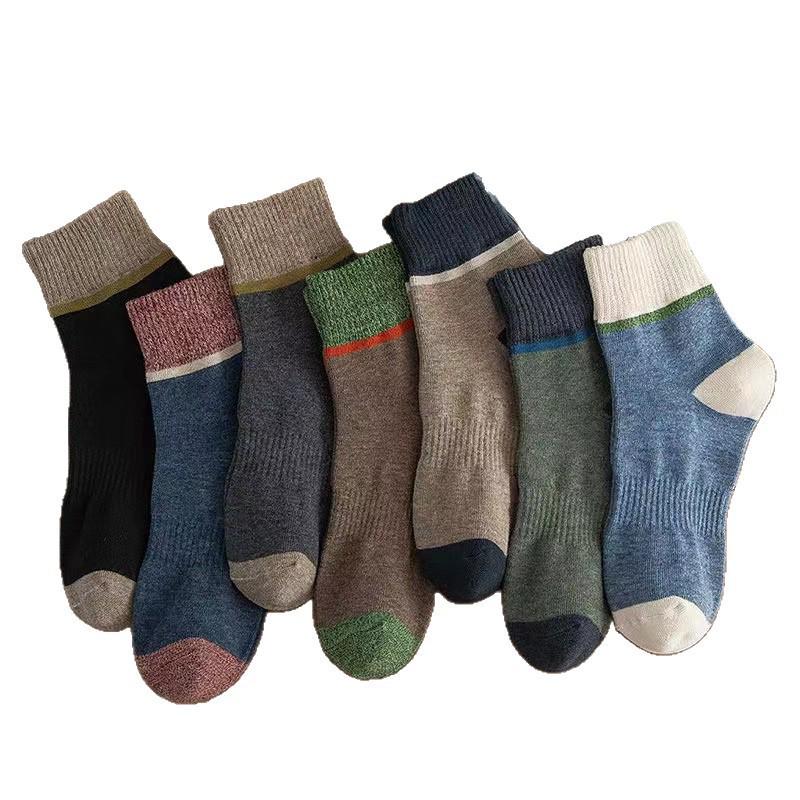 Men's Japanese Retro Colorblock Mid-Calf Socks - Breathable, Odor-Resistant, Sweat-Absorbent for Spring and Autumn.