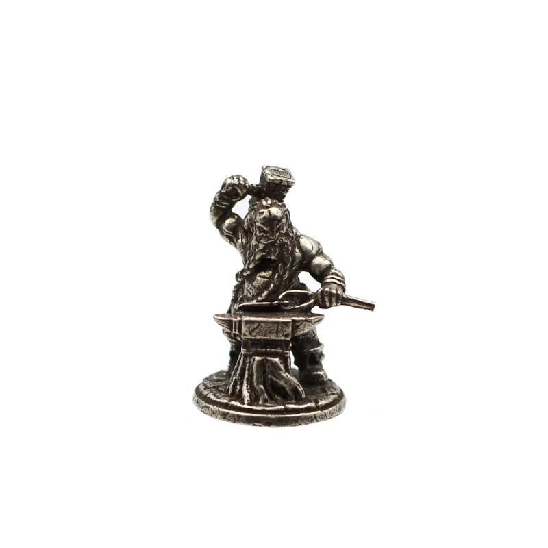 1PC Dwarf Legion Axe Soldiers Models Toy Figurines Miniatures Metal Copper Mens Gifts Desktop Ornaments Decorations