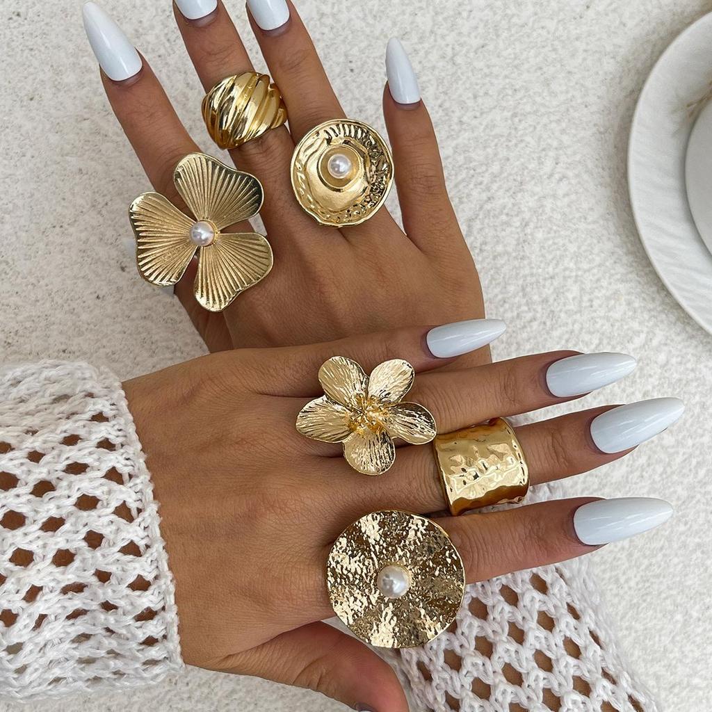 Fashion Sense Inlaid Pearl Flower Ring Simple Pleated Round Alloy Ring Set Daily Commuting Retro High-class Sense of Women's Jewelry