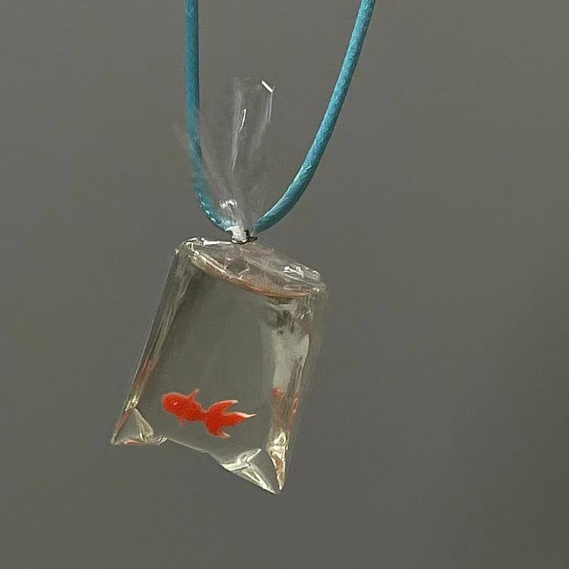 Collier Créatif Poisson Rouge Carpe Poisson Sac d'Eau Transparent Pendentif Poisson Colliers Chaîne de Clavicule Porte-Bonheur Japonais Collier