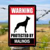 Ostrzeżenie Malinois Metalowy Znak Chronione przez Design Psa Malinois Czerwony Czarny Metalowy Wystrój Ścienny do Kuchni Sypialni Baru Klubu