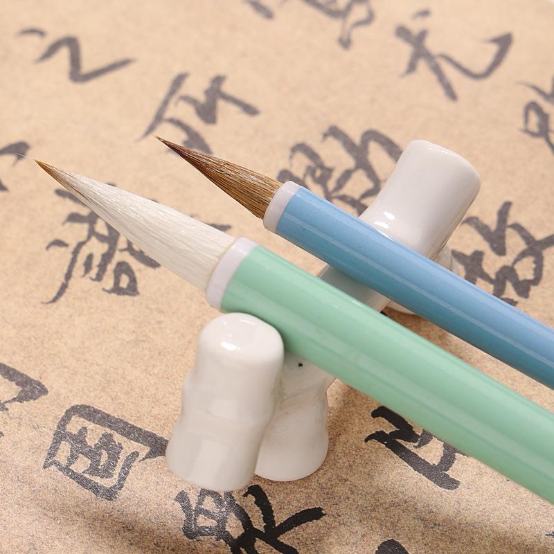 Brosse Les Étudiants Sont Aussi Des Débutants en Pinceau Petit Format Pratiquent la Calligraphie Script Régulier Script Officiel Pinceau