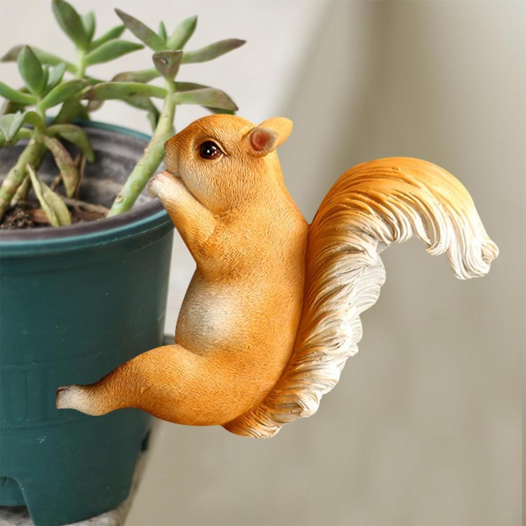 Voyyphixa Squirrel Tree Hugger Garden Statue Animal Garden Sculptures Climbing Squirrel Outdoor Yard Statues Tree Hanging Patio Lawn Yard Ornament