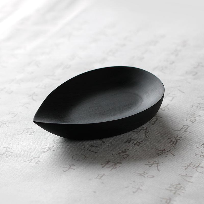 

Ribbed Leaf-Shaped Anhui She Calligraphy Inkstone and Brush Rest, Portable & Handmade.