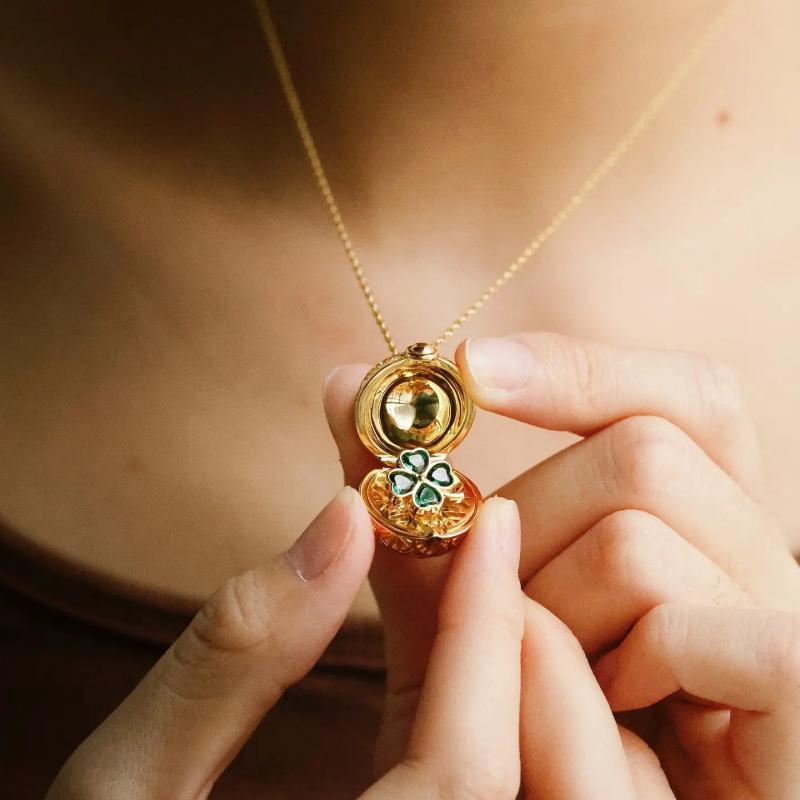 Collana Pendente Circolare Apribile e Chiudibile a Forma di Cuore Quadrifoglio Stile Retrò Accessori Gioielli alla Moda Regalo
