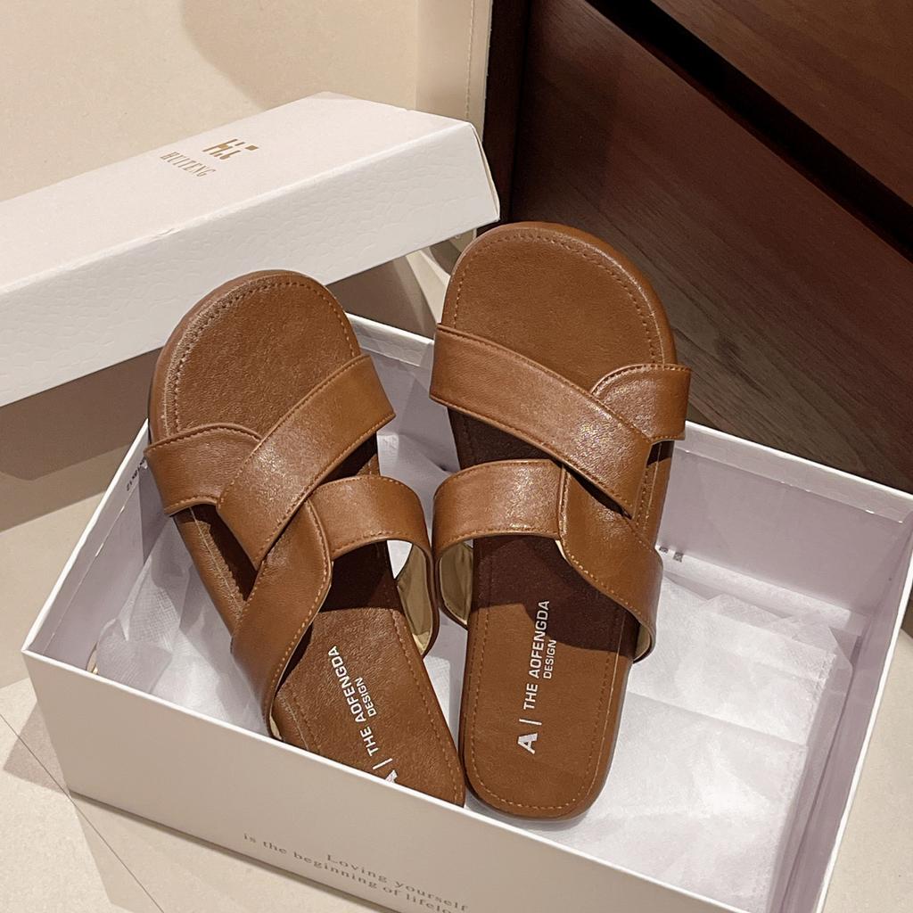 Cross-strapped slippers women's summer wear new retro style casual flat-bottomed beach non-slip sandals