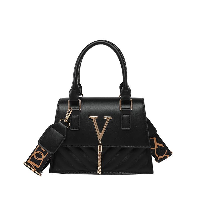 

This year s popular embroidery thread diamond checkered bag women s new shoulder bag with a foreign texture chain crossbody small square bag чёрный