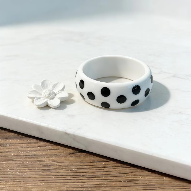 1Pcs European American Cross Border New Black White Spot Symmetrical High Grade Resin Bracelet Retro Fashion Luxury Round