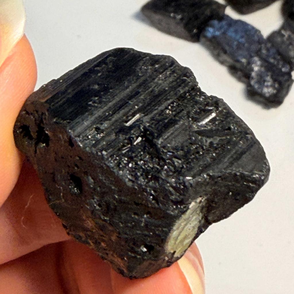 Natural Black Tourmaline Tumbled Chips 100g Irregular Shape 1.5-2.5 inches for Jewelry Making DIY Home Decor Crystal Pieces Bulk