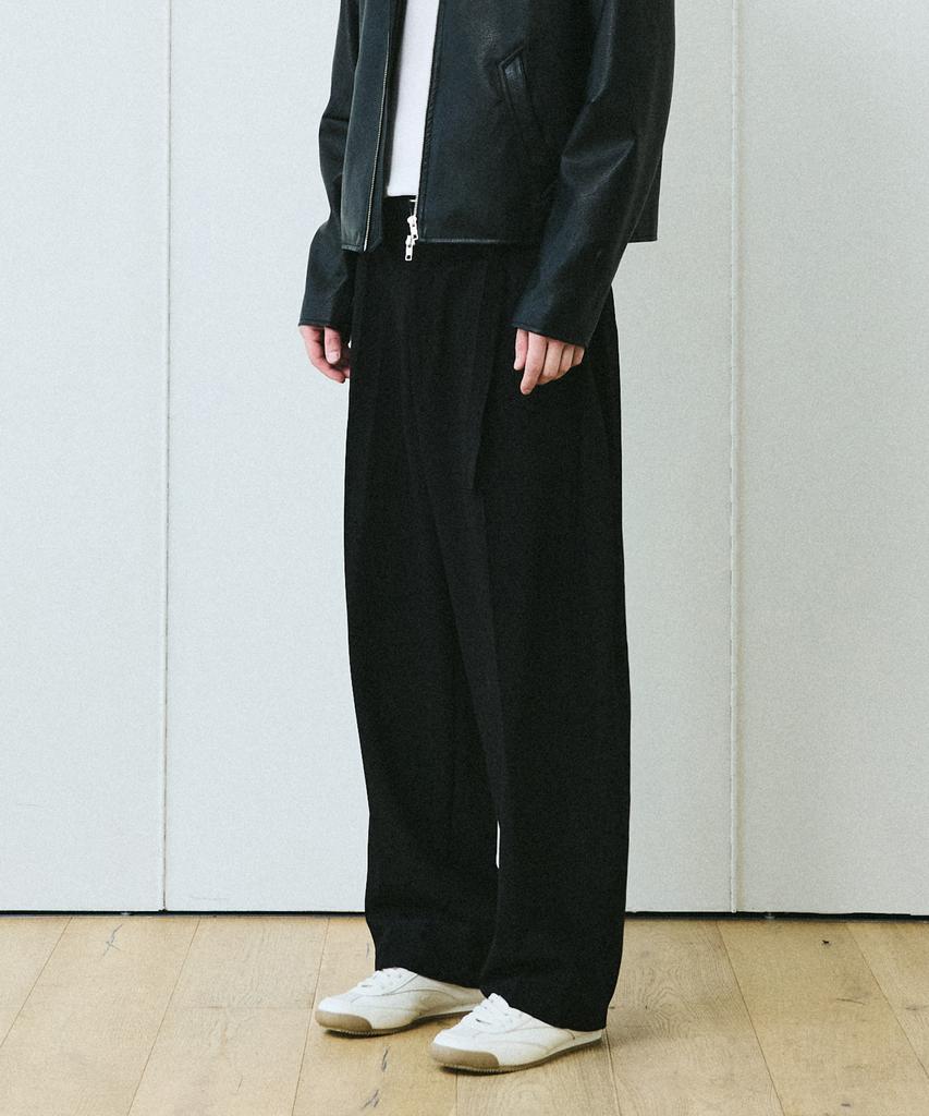 Beleudeunua Pleated Wool Belt Curve Slacks (Black)