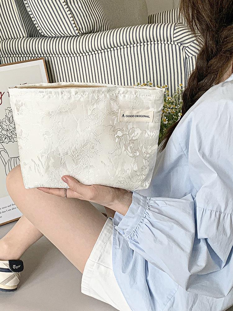 Versatile Floral Makeup and Skincare Clutch with Liner