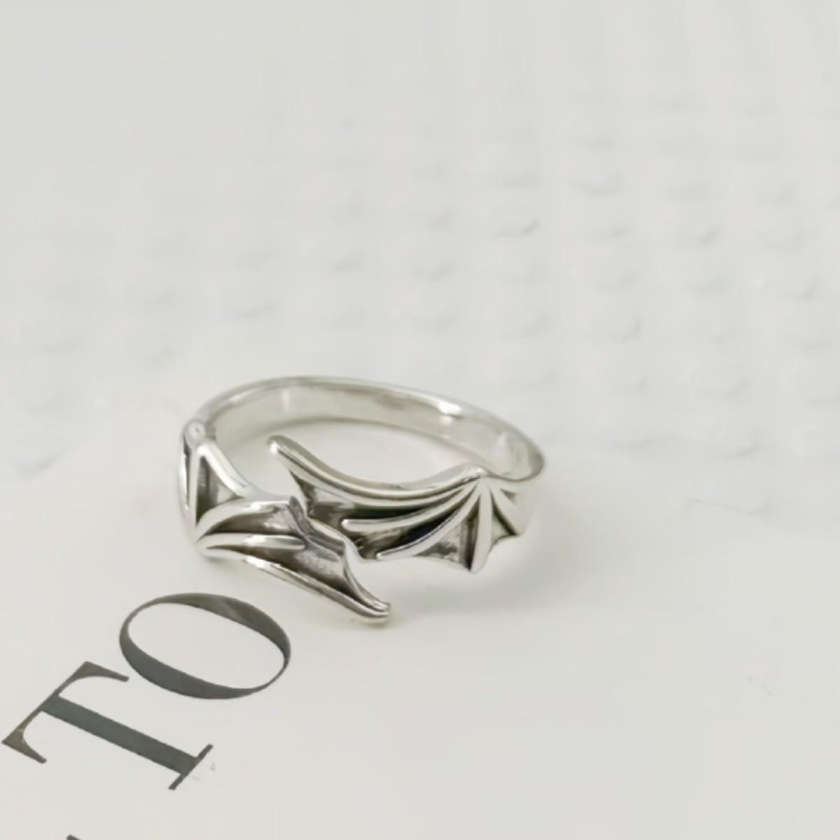 Retro Bat Wing Ring: Creative Design & Cool Style