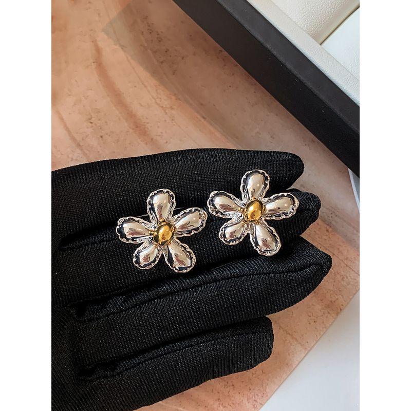 European and American Ins Style Silver Metal Flower Earrings for Women, Light Luxury Niche Unique Temperament Earrings, Super Popular Model in 2026