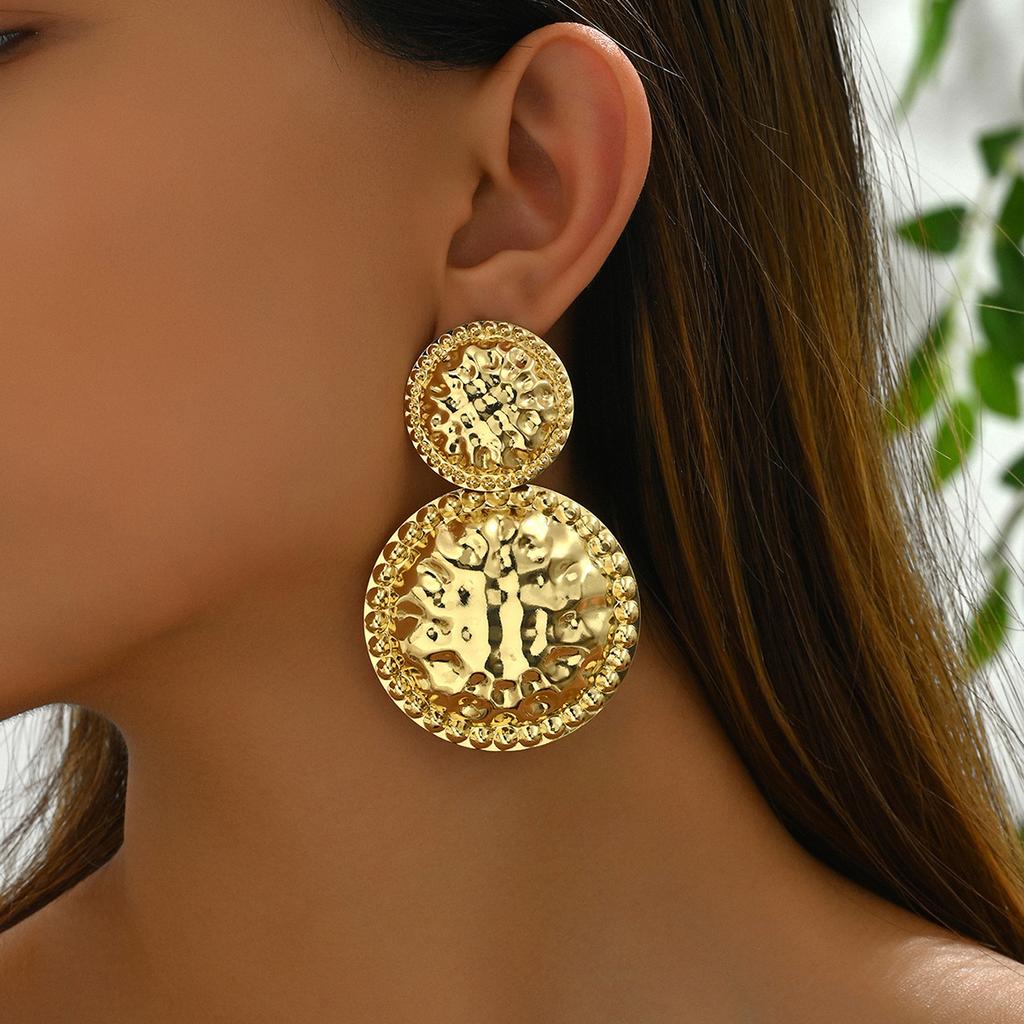 Cercei de modă de lux ușor, design rotund plisat high-end, cercei cu șurub pentru femei, cercei versatili și simpli.