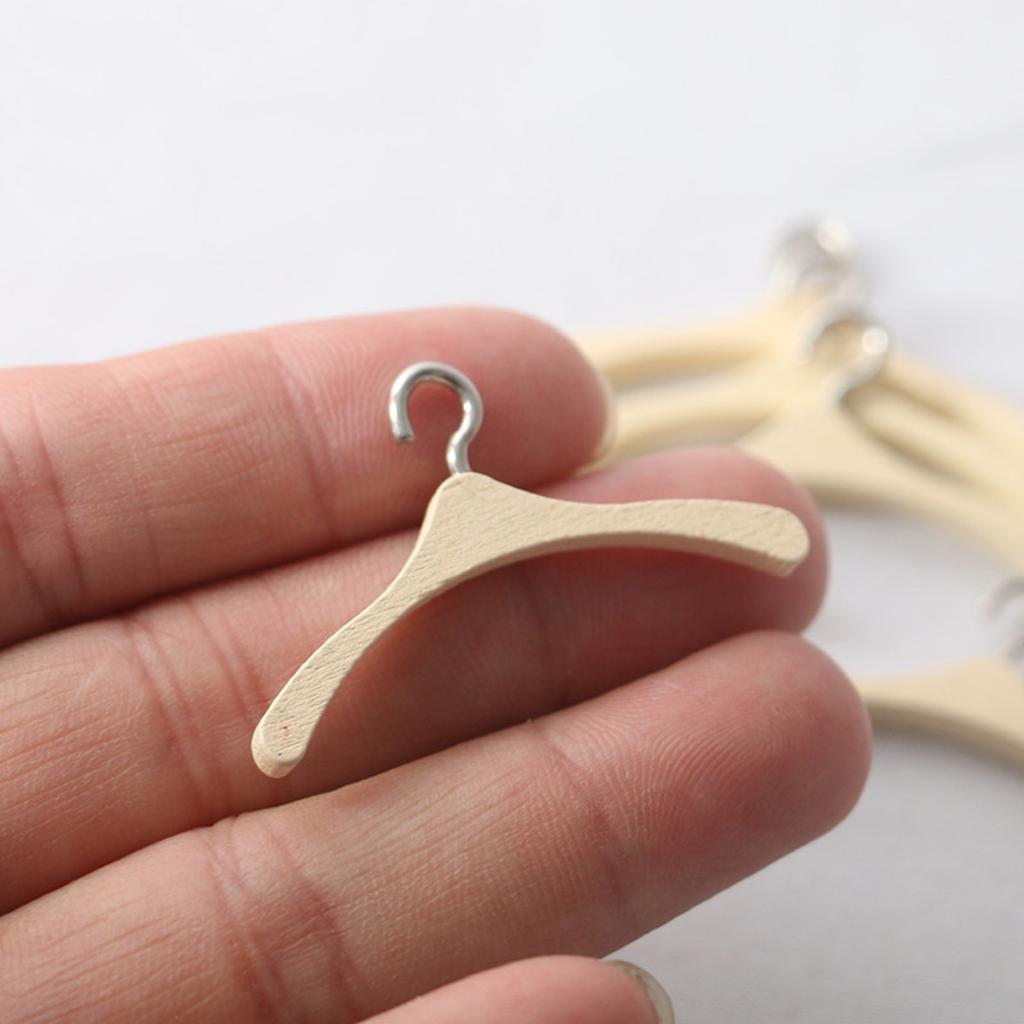 5pcs 1:12 Dollhouse Miniature Wood Clothes Hanger Model Coat Hanger Pretend Play Furniture Decoration DIY Accessories