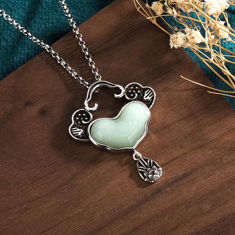 Electroplated Thai Silver Imitation Hetian Jade Safety Lock Pendant Necklace – Chinese Ancient Style Jewelry Gift for Mom