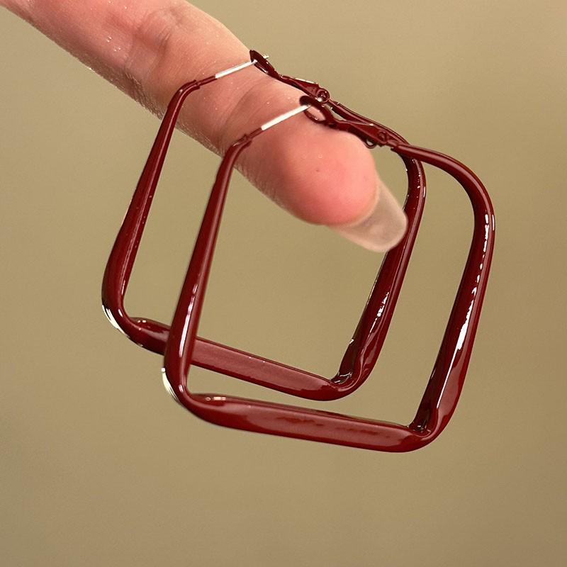 Encore Ankara Herbst/Winter 2025 Rote Creolen mit Ohrklemmen - Einzigartiges Design