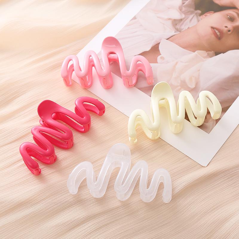 Cream Wave Acrylic Shark Hair Clip - Korean Design Hair Accessory