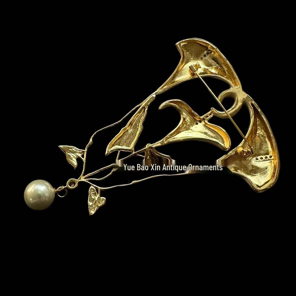 Retro Western Enamel Brooch: Drip Oil Lapel Pin for Suits and Coats