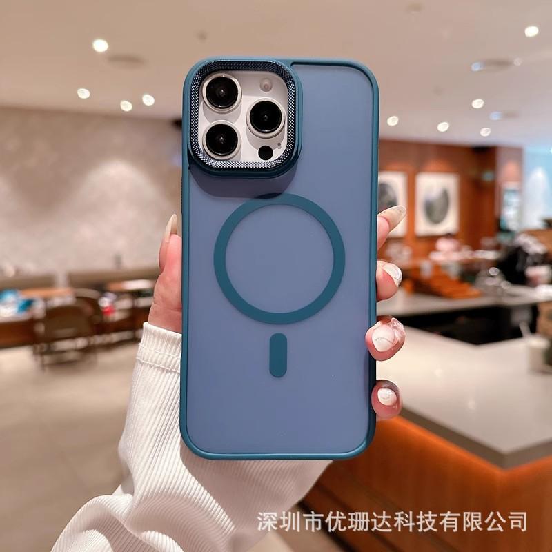 Frosted Magnetic Suction Is Suitable for iPhone11promax Drilled Lens Frame, Mobile Phone Case, Apple 11 Skin Feeling All-inclusive Sheath.
