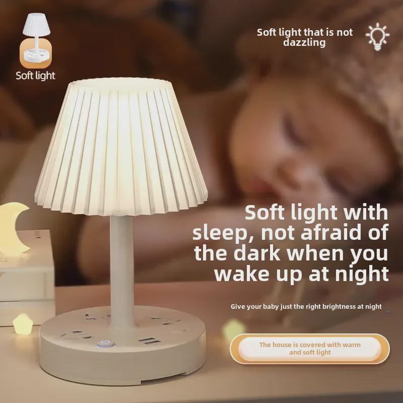 LED Nachttischlampe mit USB-Ladeanschluss und mehreren Steckdosen