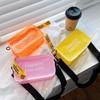Transparent Laser Crossbody-väska för kvinnor Godisfärg Bokstav Mode Mini Axel Messenger-väska PVC Jelly Liten Tote-väska