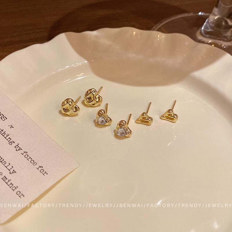 Douyin Explosive Golden Butterfly Set Earrings Women s Light Luxury Ear Earrings Sleeping Earrings