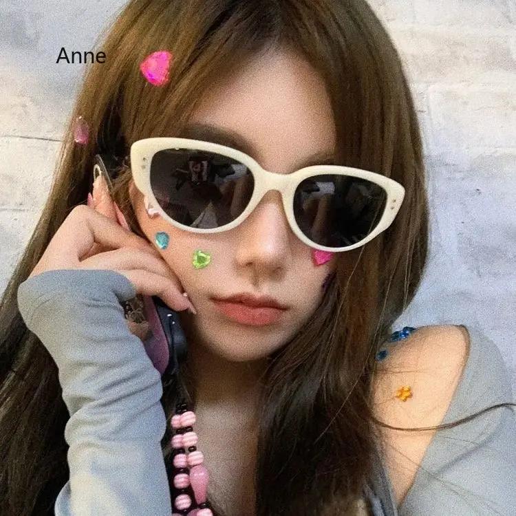 Retro Cat-eye Black Splicing Advanced Sense Sunglasses White Frame Sunglasses Women Eye Protection Outdoor Sunscreen Glasses