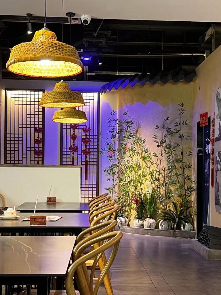 Retro Chinese Bamboo Pendant Light: Nostalgic Straw Hat Design for Hot Pot and Local Cuisine Restaurants