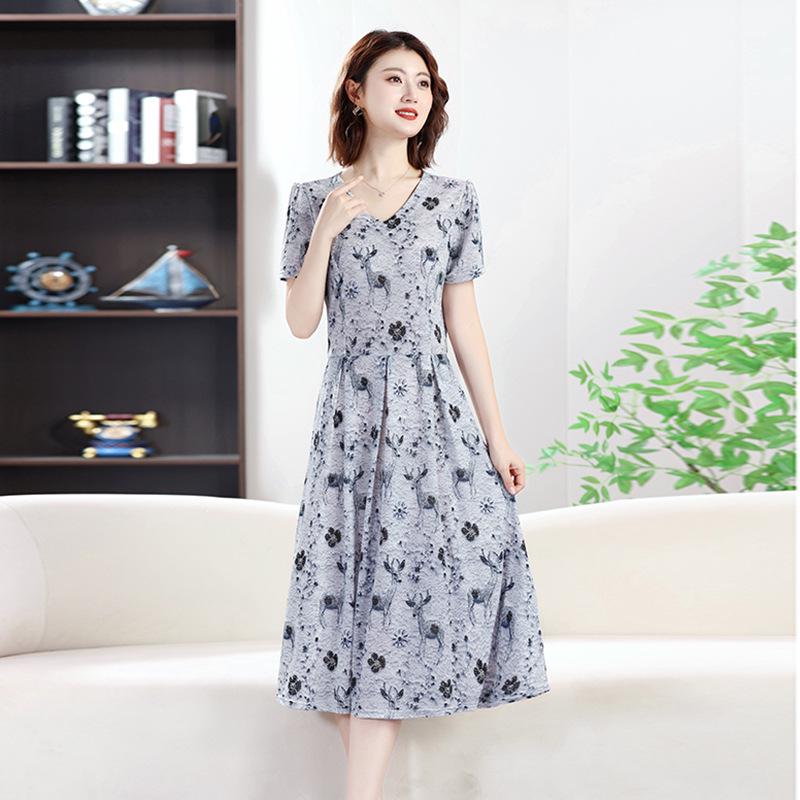 2026 Summer Floral Short-Sleeve Dress: Elegant Slimming Design for Middle-Aged & Elderly Mothers