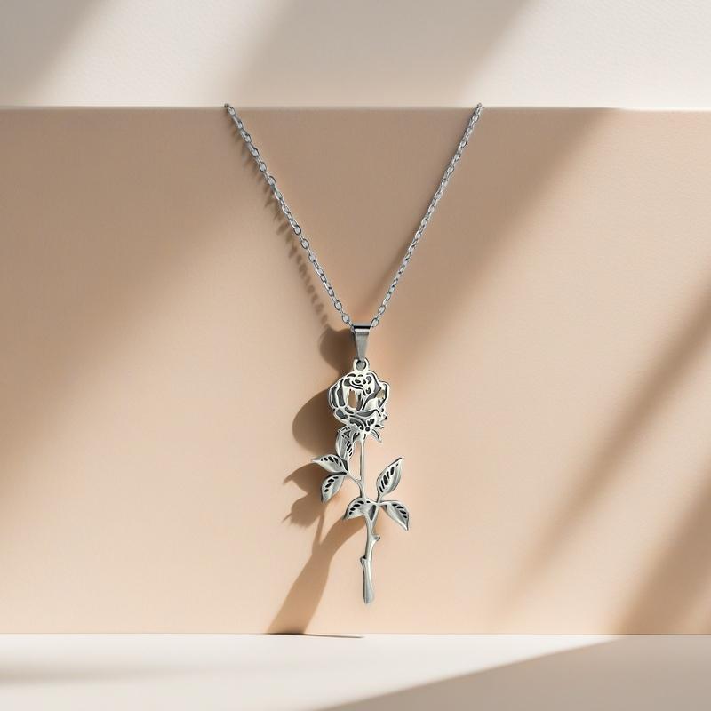 A stylish and simple stainless steel rose pendant necklace, rose chain, clavicle chain for friends, girlfriends, birthdays, Valentine's Day gifts