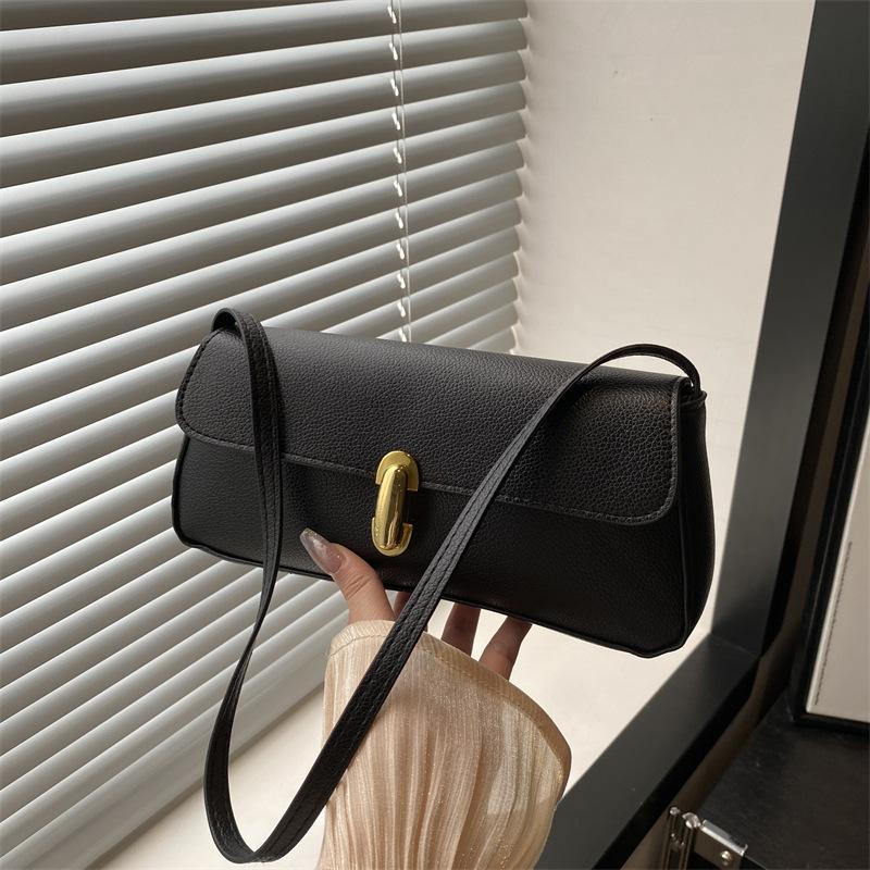 

Simple large-capacity lock early autumn new simple fashion crossbody shoulder armpit small square bag чёрный