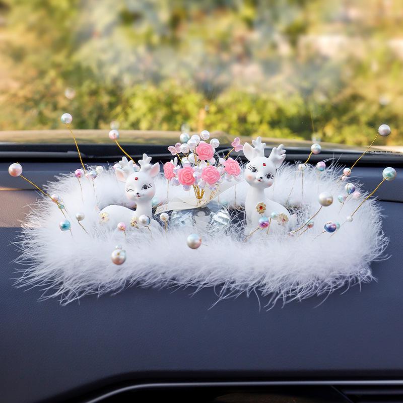 

Новые милые мультяшные украшения для автомобиля с оленями, звездной подушкой из перьев и бриллиантовыми акцентами Colorful Starry Sky Pearl Feather Cushion