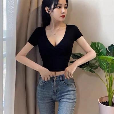 Damen Sexy Tiefes V-Ausschnitt Crop-Top: Hohe Taille, Kreuzfront, Kurze Ärmel, Eng anliegend, Clubbing T-Shirt