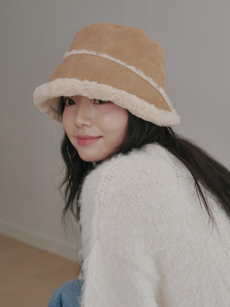 Olinkeompeulliteu Moon Suede Bonnet Hat (Beige)