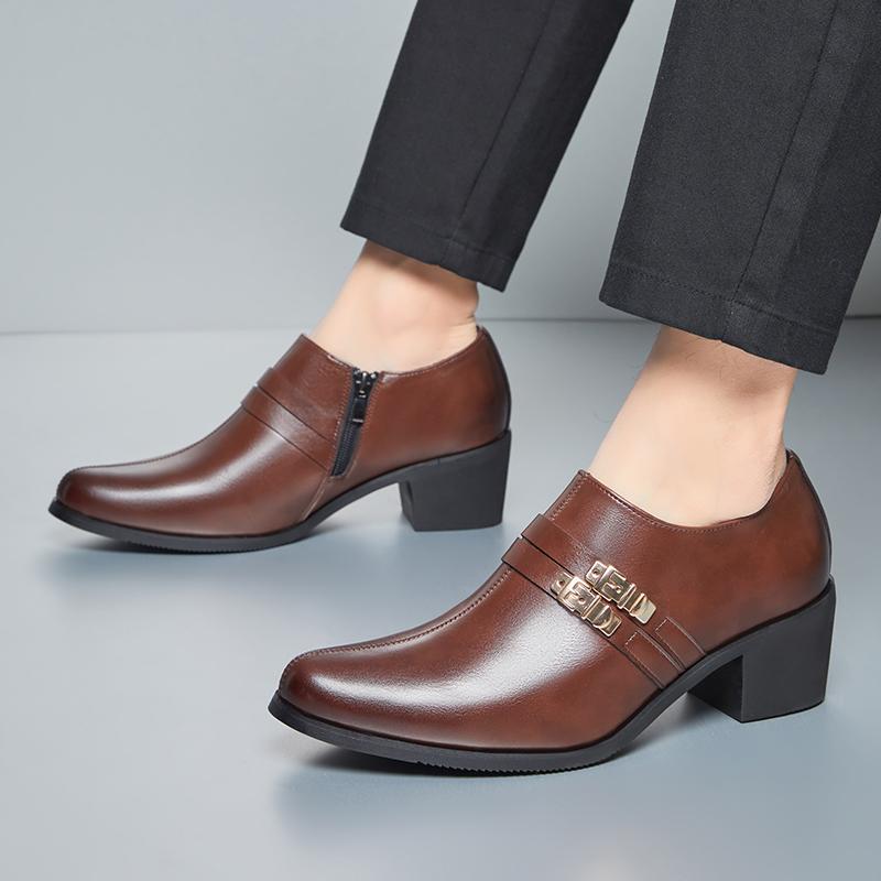 Fashion New British Men's Pointed Buckle Slip On Patent Leather Height Increasing Shoes Moccasins Wedding Prom Homecoming Footwear