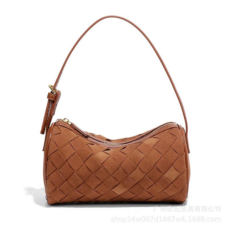 

Original design autumn and winter matte leather cylinder woven bag high-end feeling shoulder underarm bag hand carry pillow bag camera bag 9.5*7*18