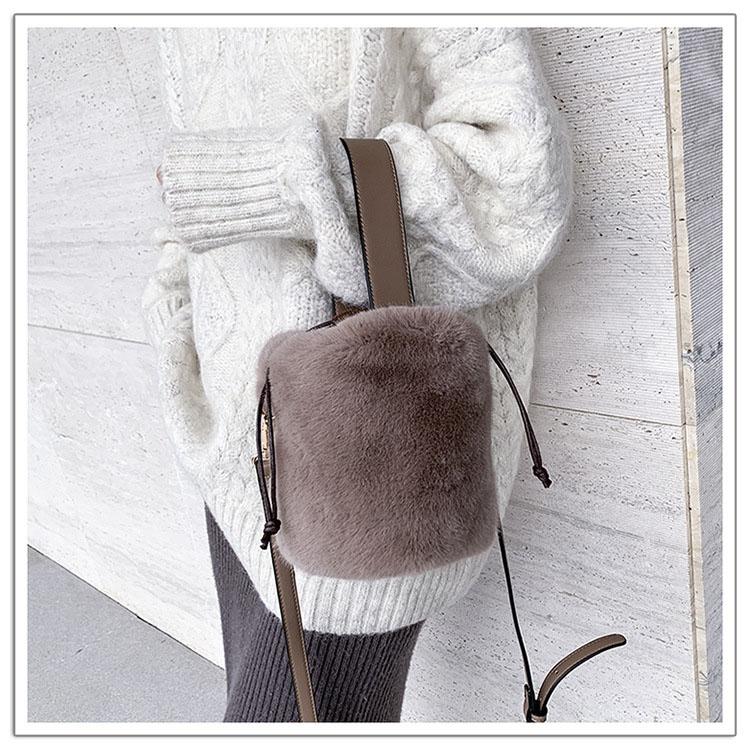 Bucket Bag Handbag Fashion Faux Fur Winter Bags Women Shoulder Crossbody Bag Ladies Plush Hand Bags Designers Bolsa Feminina Sac