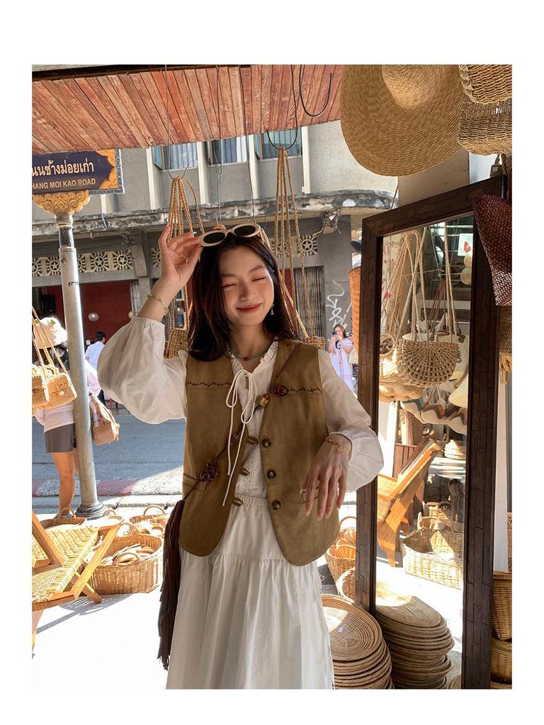 Petite Chic French Lace-up Collar Shirt for Women – White Blouse for Spring/Autumn