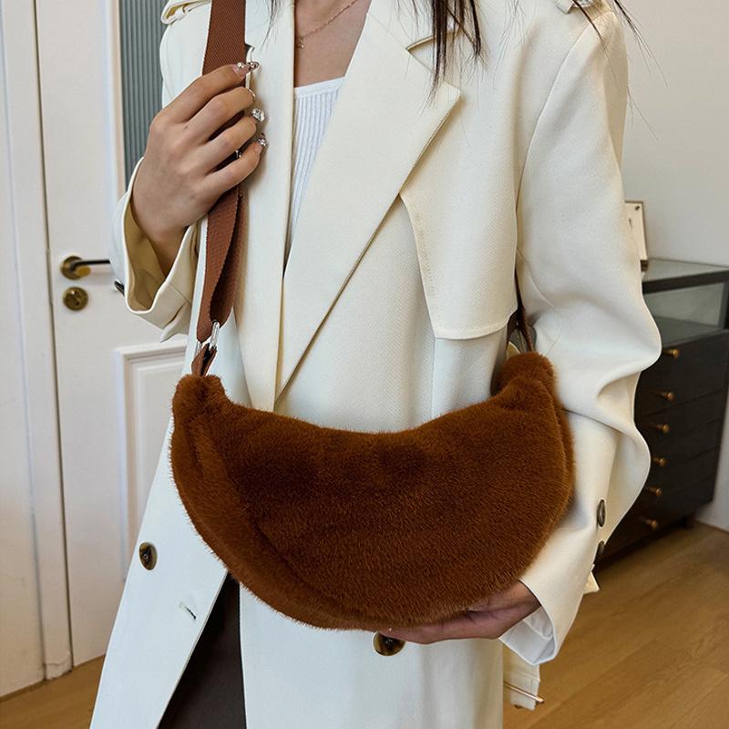Yogodlns Women Crossbody Plush Bag Autumn Winter Hairy Hobo Bag Casual Versatile Shoulder Bag Fashion Lightweight Underarm Bag