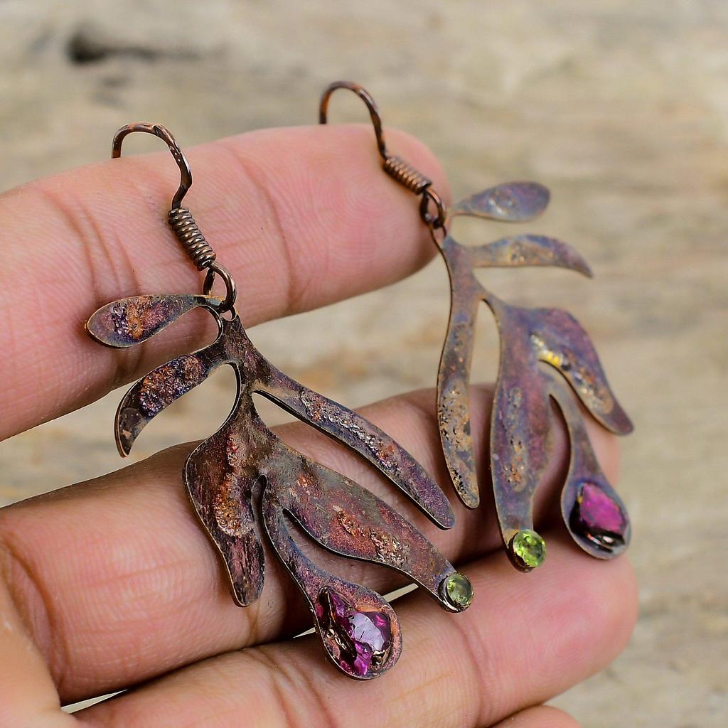 Brinco bruto de turmalina rosa Brincos de cobre eletroformados Joias artesanais Brinco de pedra preciosa peridoto Presente de aniversário Joias eletroformadas