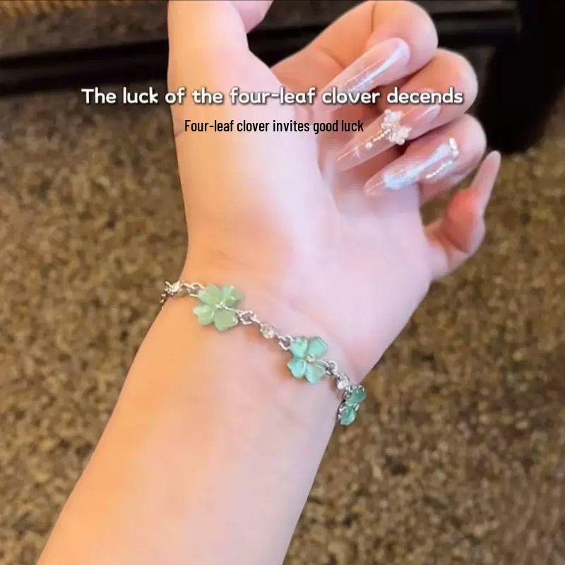Summer Fresh Four-Leaf Clover Bracelet for Women: Cool, Ethereal, and Skin-Brightening Freesia Style