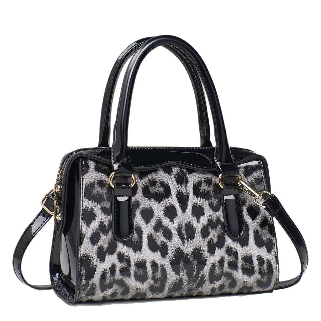 A Retro Shiny Leather Leopard Print Single-shoulder Bag for Women
