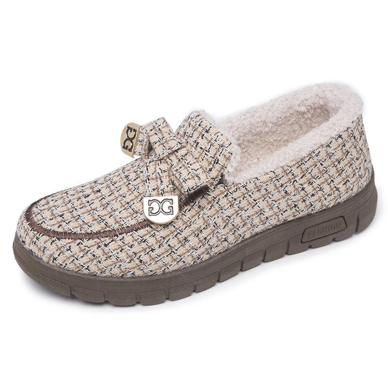 New winter velvet thickened medium and old cotton shoes, one pedal flat-soled warm mother shoes, fashionable outer wear Doudou shoes