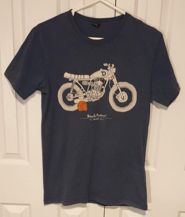DEUS EX MACHINA Motocicletas Camiseta Estampado por Ambos Lados Color Azul Talla Pequeña. Camisetas unisex