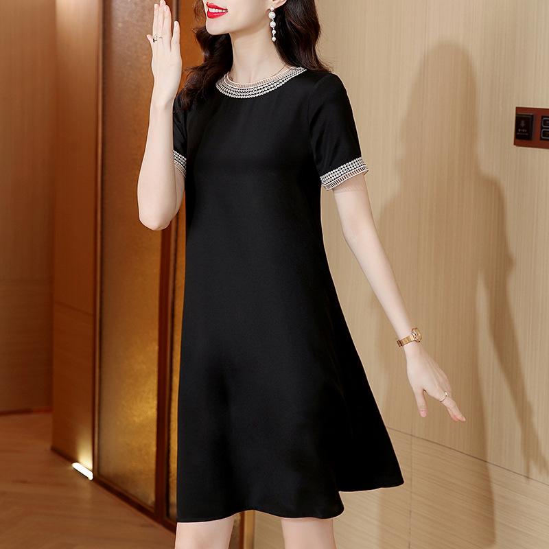 Elegant Plus Size Silk Midi Dress – Short Sleeve Round Neck for Stylish Mothers