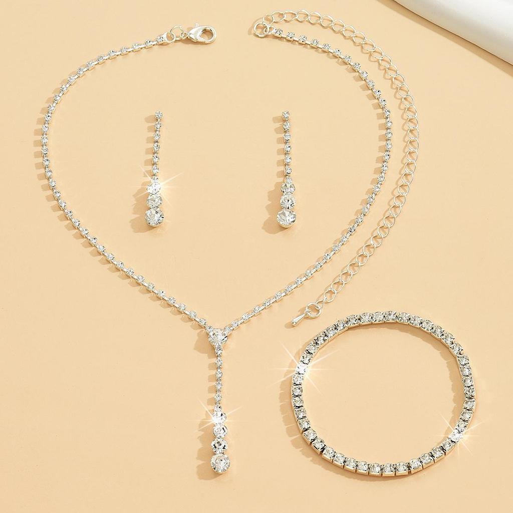 Ensemble de bijoux tendance et simple: Collier, Boucles d'oreilles à clous, Bracelet - Accessoires de mariage populaires